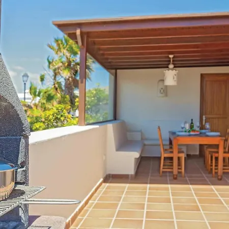 Playa Blanca Sleeps 4 Air Con Wifi Вилла