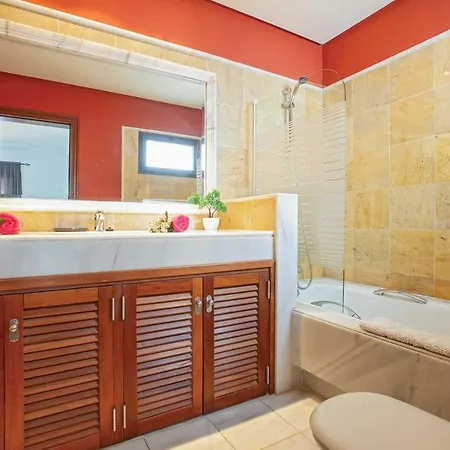 Playa Blanca Sleeps 4 Air Con Wifi *