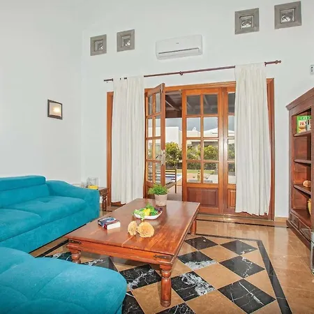 Playa Blanca Sleeps 4 Air Con Wifi Вилла